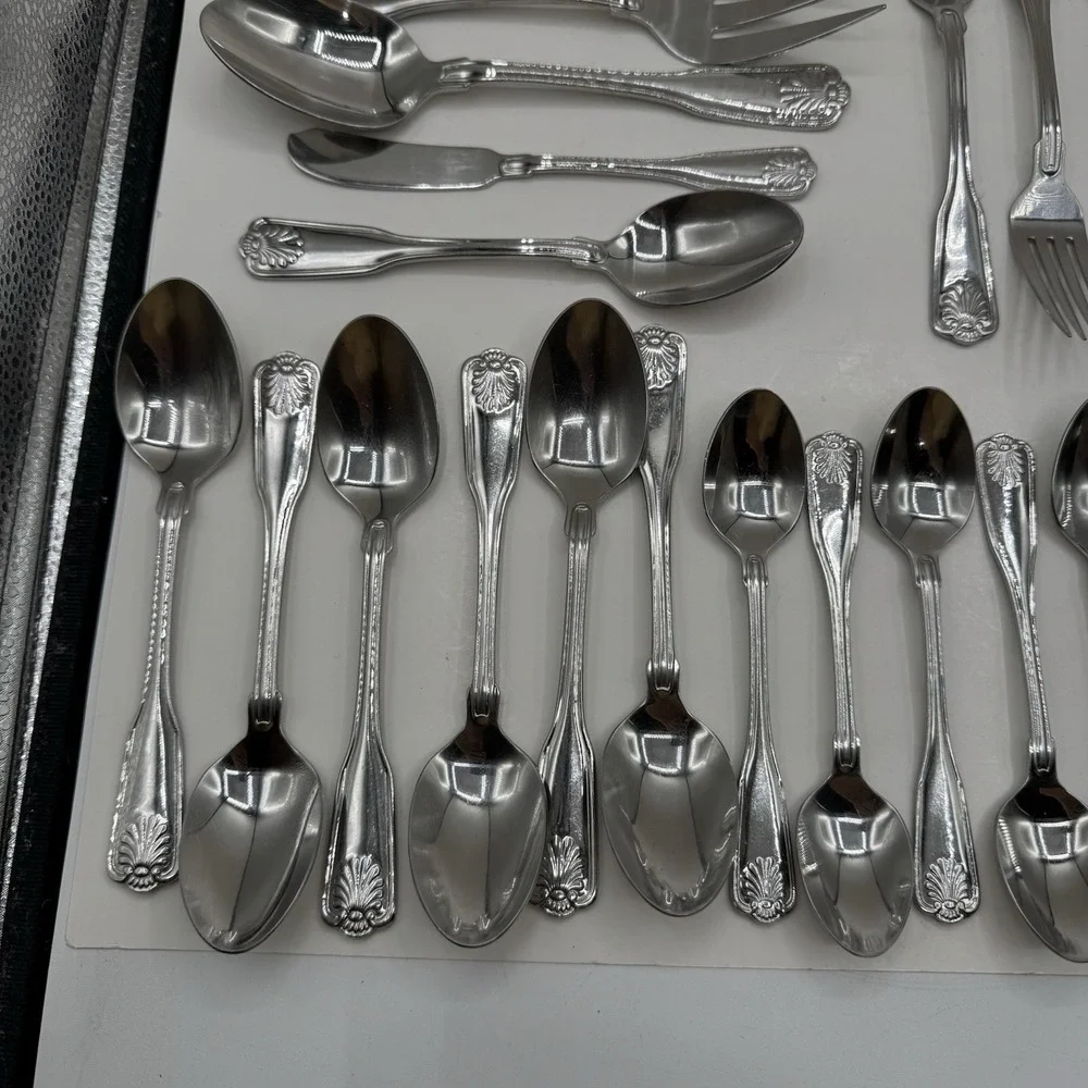 Wallace Country Shell 33 Piece Set 18/8 Stainless Fork Spoon Knife Hostess